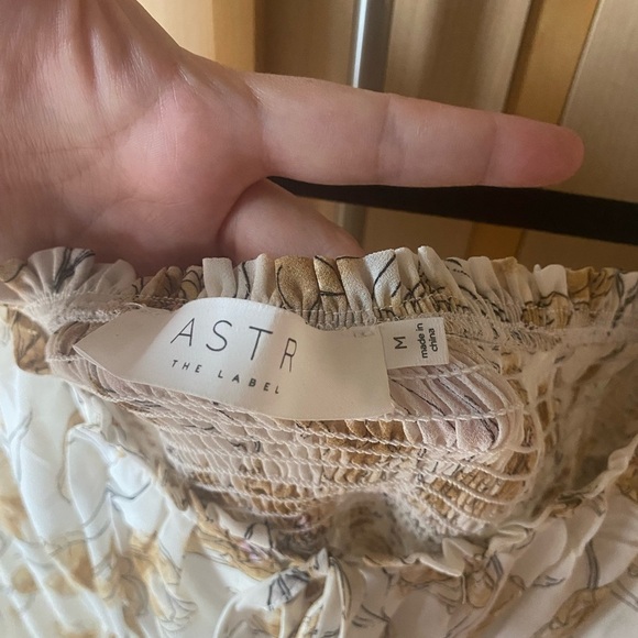 Astr The Label Andromeda Floral Blouse Size Medium - Picture 5 of 8